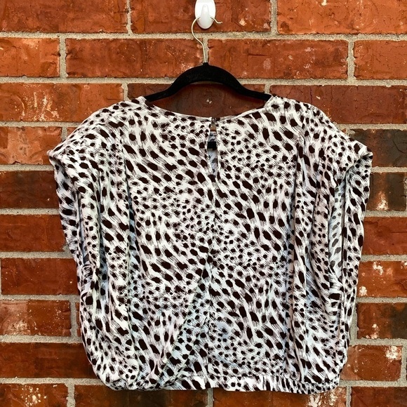 Express Womens XL Animal Print Cropped Boxy Keyhole Back Top Shoulder Pads - Picture 3 of 9